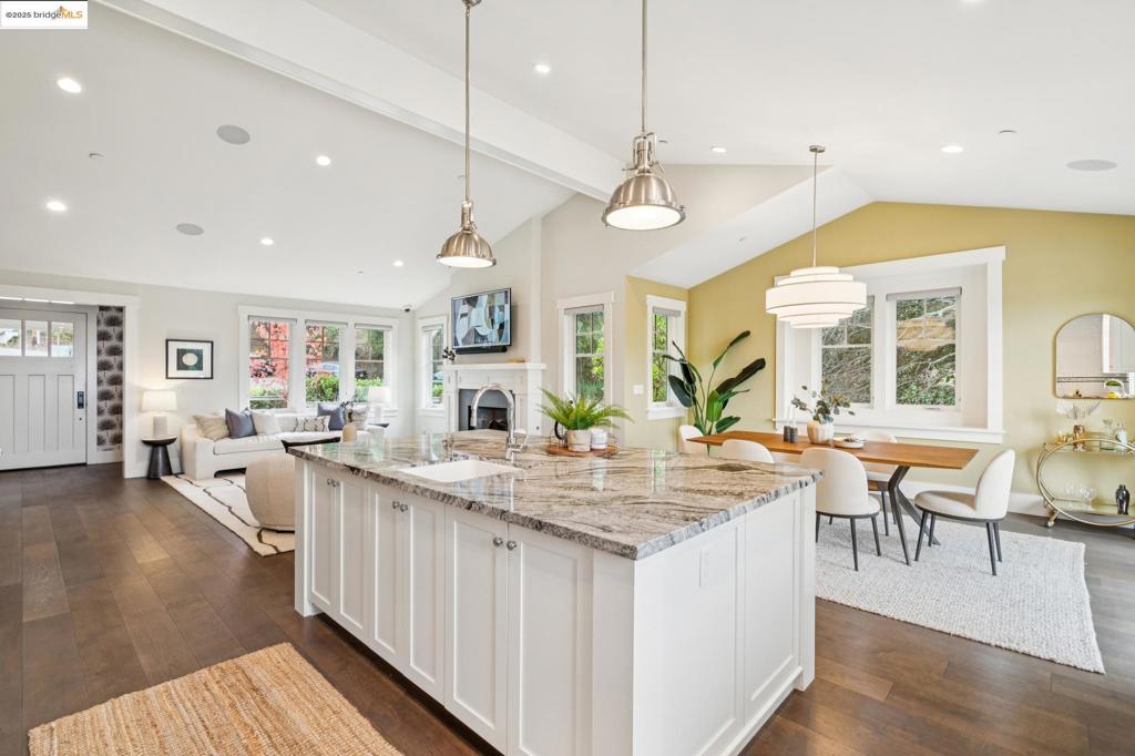 UPPER ROCKRIDGE - Residential