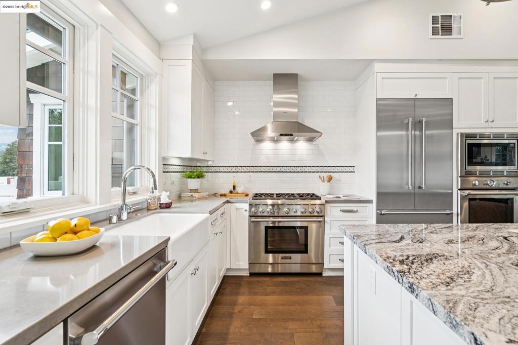 UPPER ROCKRIDGE - Residential