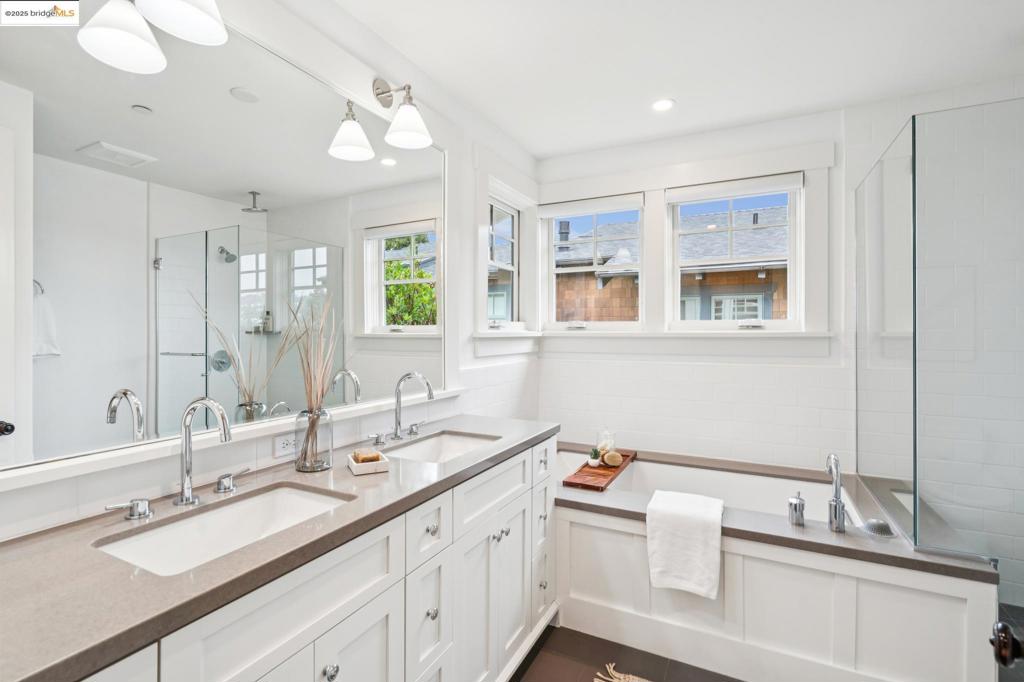 UPPER ROCKRIDGE - Residential