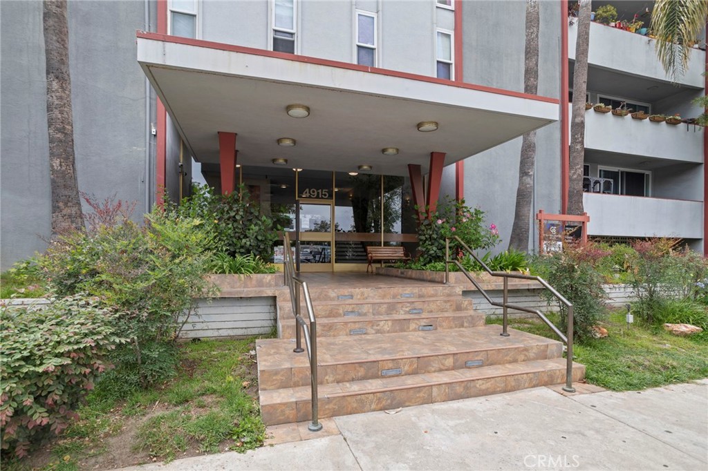 4915 Tyrone Avenue 136