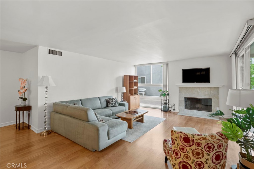 4915 Tyrone Avenue 136