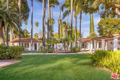 Photo of 18625 Wells Drive, Tarzana, CA 91356 (MLS # 26643805)