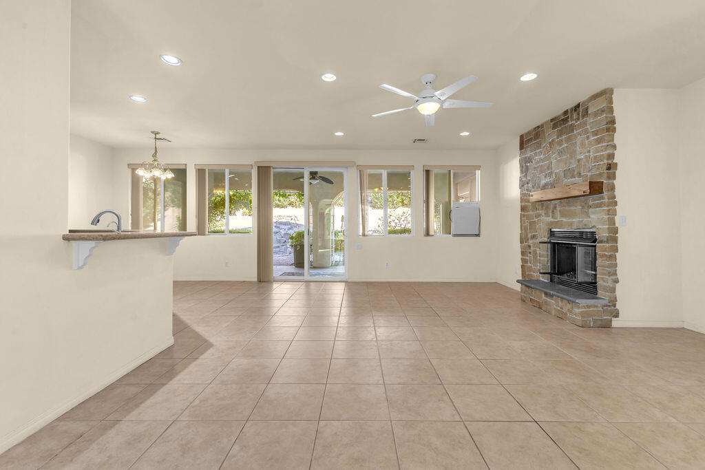 Paradise Springs - Residential