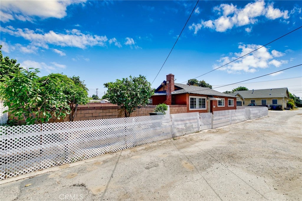 4605 Cedar Ave