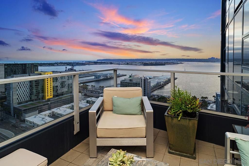 Photo of 1325 Pacific Hwy Hwy #2403, San Diego, CA 92101 (MLS # 250042111SD)