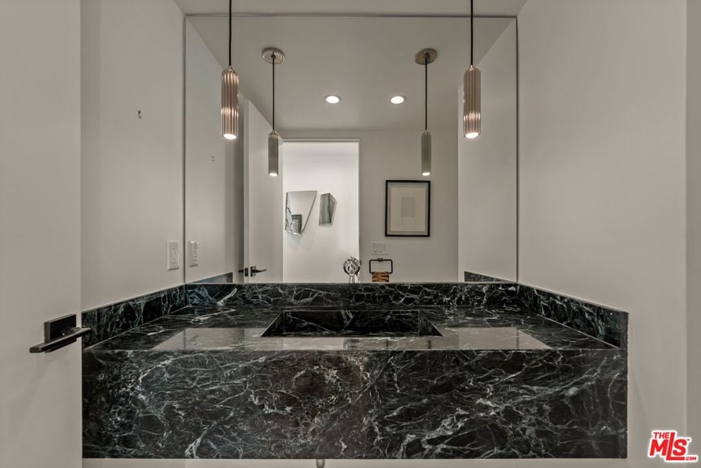 8787 Shoreham Drive 1106