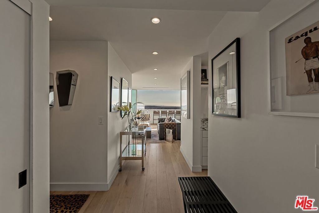 8787 Shoreham Drive 1106