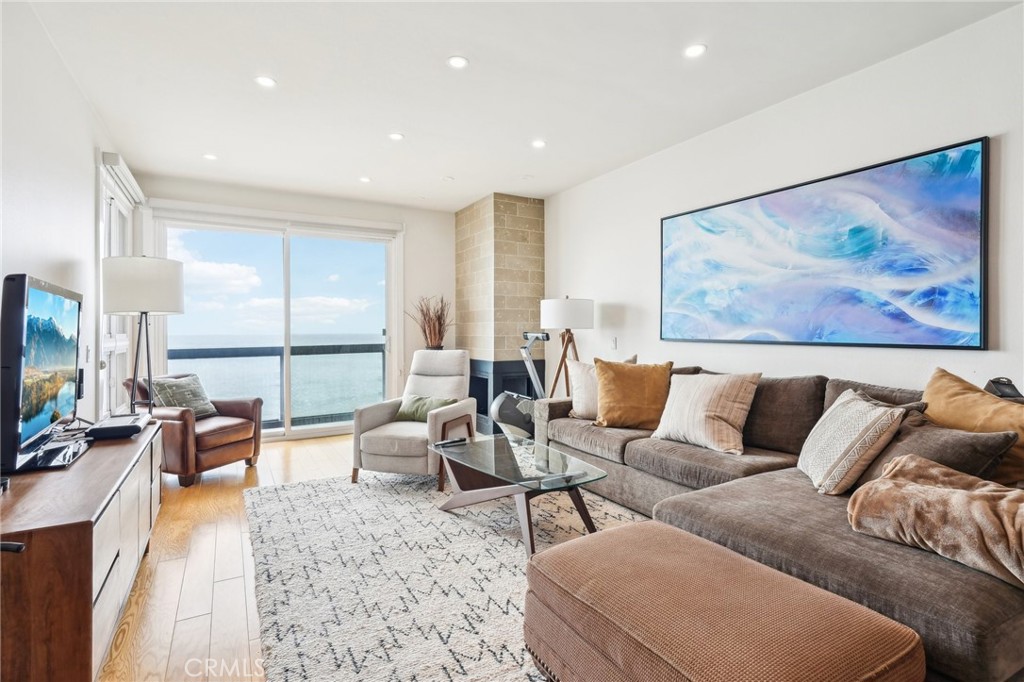 575 Esplanade 205