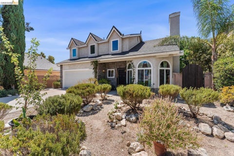 Photo of 11707 Garrick AVE AVE, Sylmar, CA 91342 (MLS # 41147918)