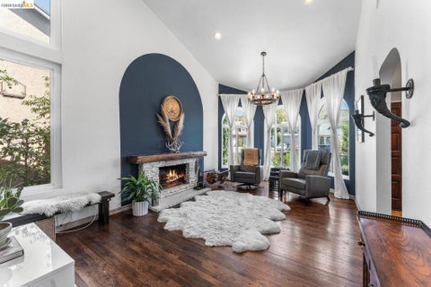 Photo of 11707 Garrick AVE AVE, Sylmar, CA 91342 (MLS # 41147918)