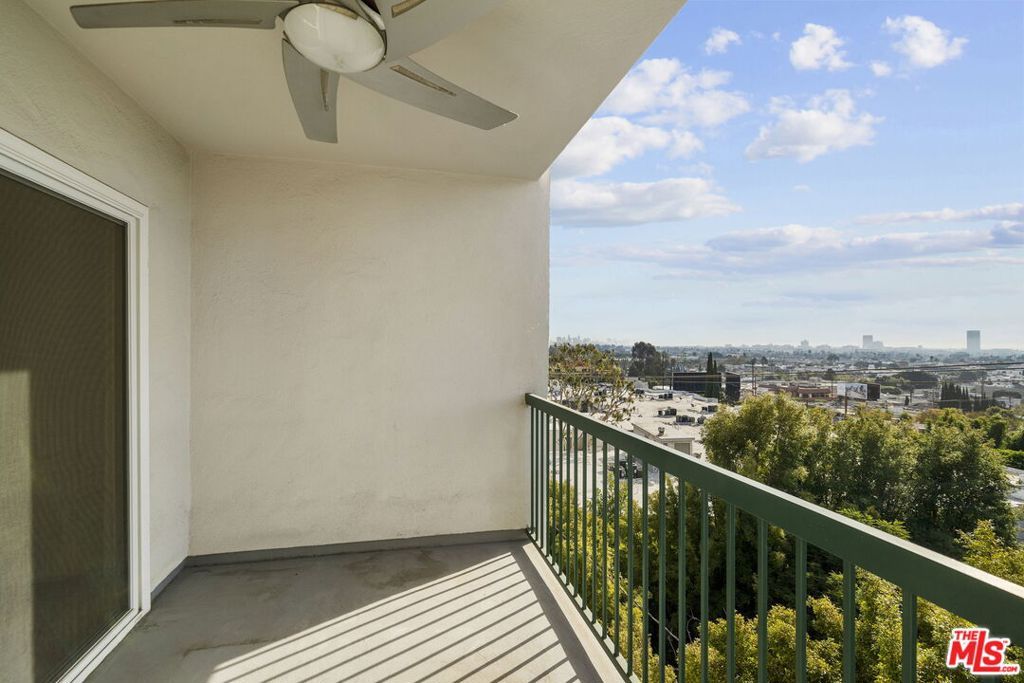 Photo of 8550 Holloway Drive #405, West Hollywood, CA 90069 (MLS # 26656317)