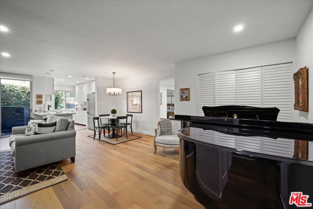 Photo of 7250 Franklin Avenue #101, Los Angeles, CA 90046 (MLS # 25571175)