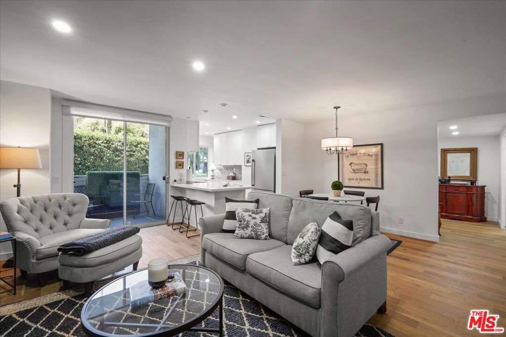 Photo of 7250 Franklin Avenue #101, Los Angeles, CA 90046 (MLS # 25571175)