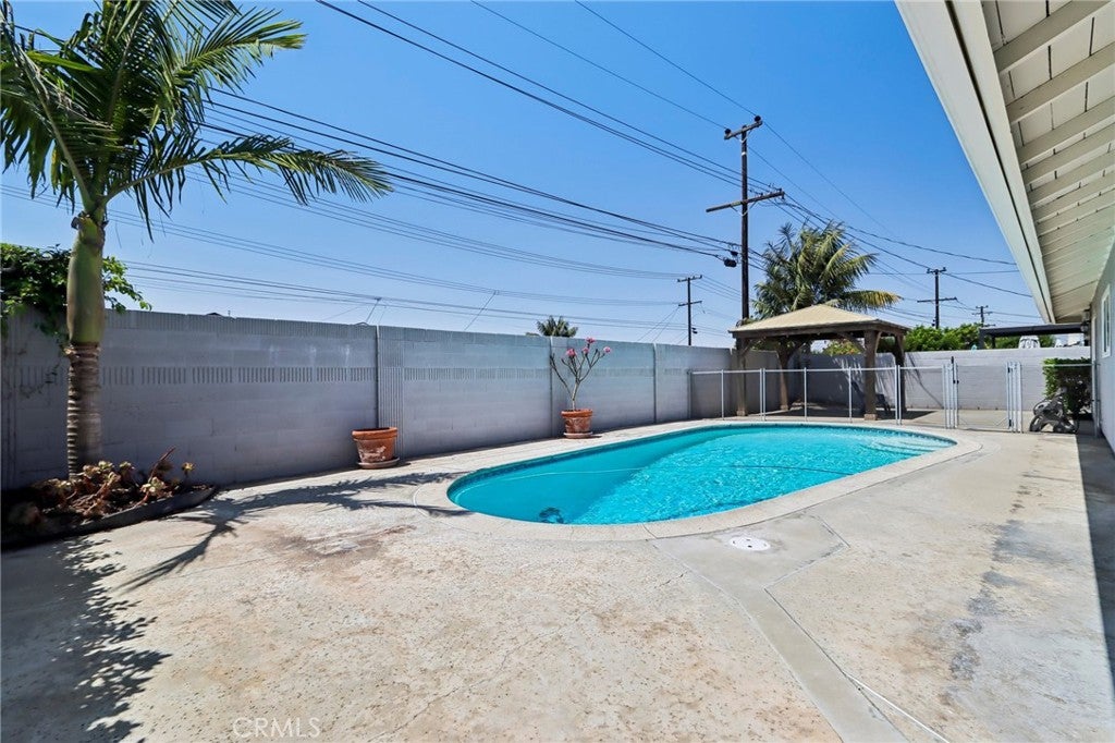 10362 Christmas Drive, Huntington Beach CA 92646 - Photo 14