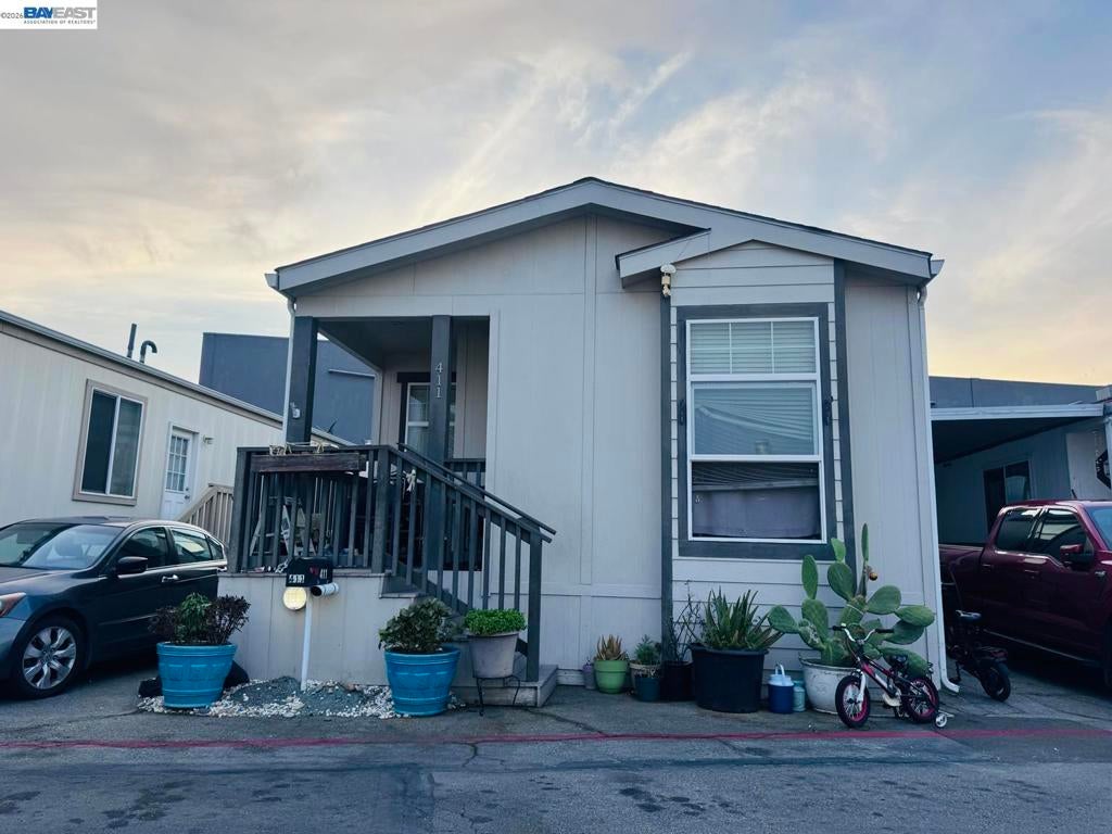3015 E Bayshore Rd