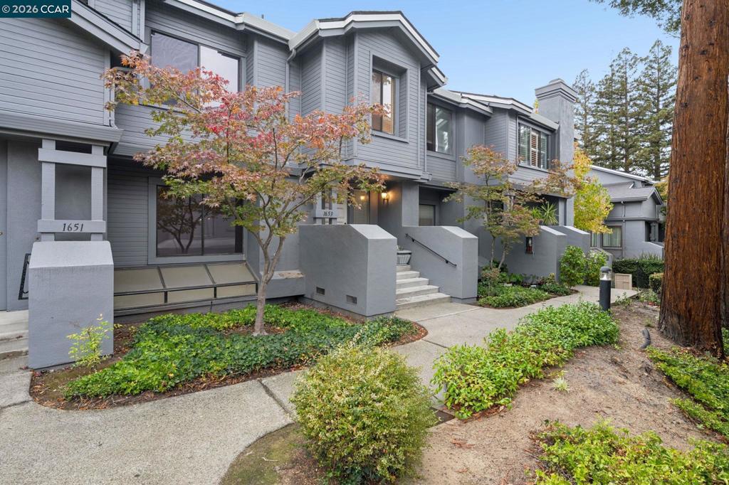 1653 Geary Rd