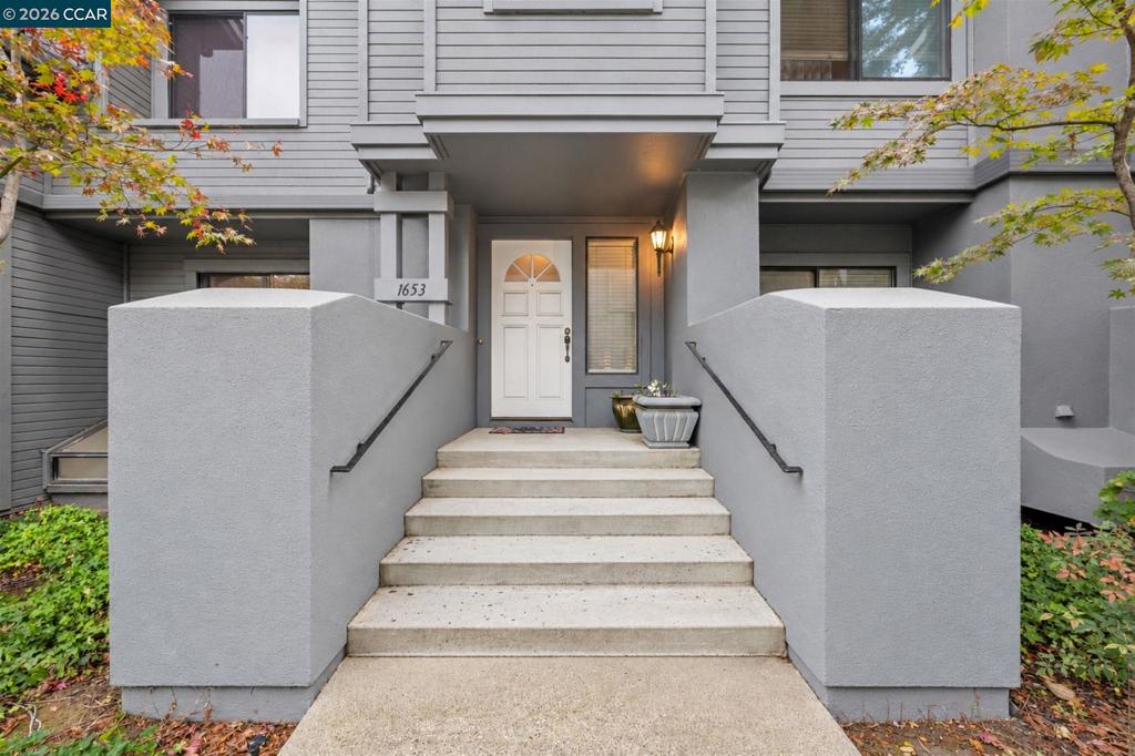 1653 Geary Rd