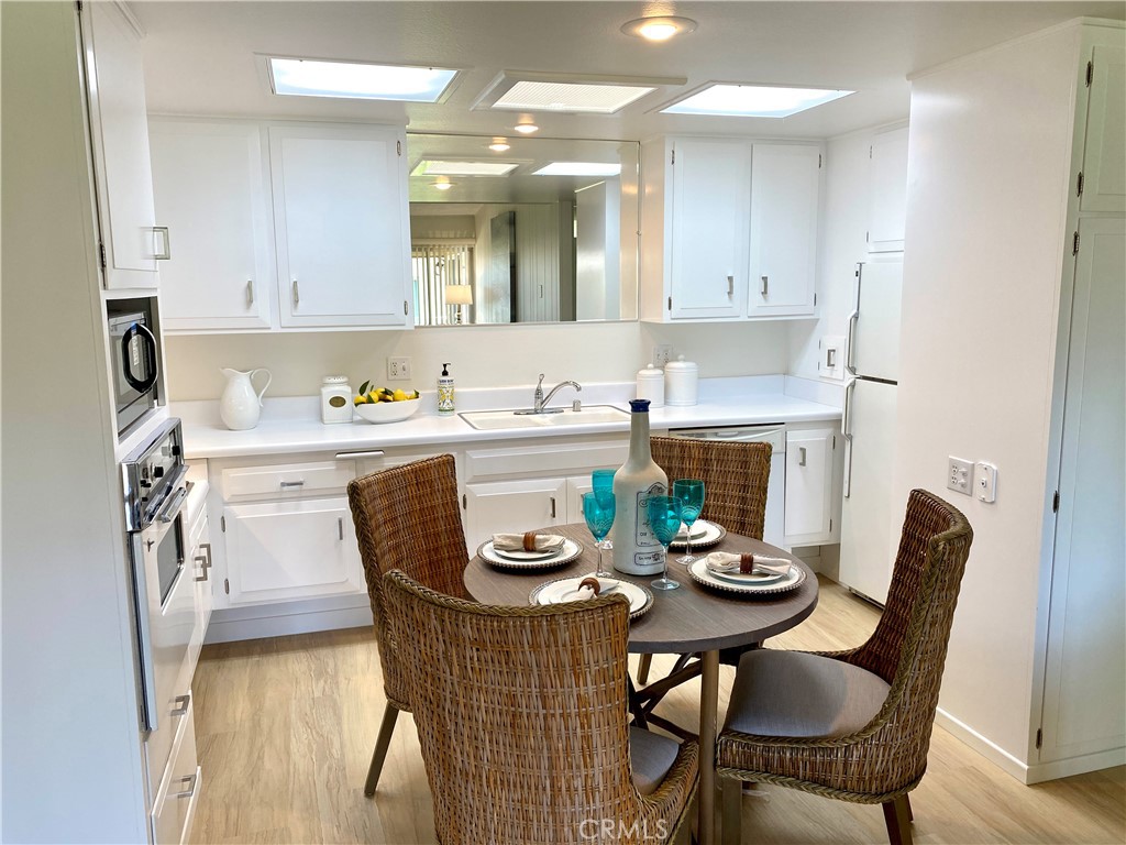 1640 Glenview Rd M12-76D