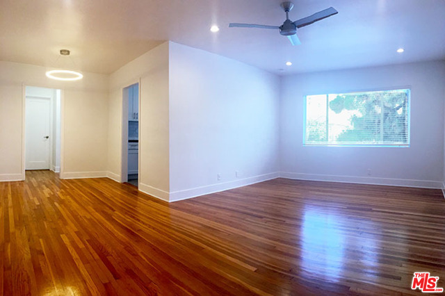 Large 1 Bedroom, 1 Bathroom, walking distance to Montana. Hardwood Floors. Close to the Beach and 3rd Street Promenade.