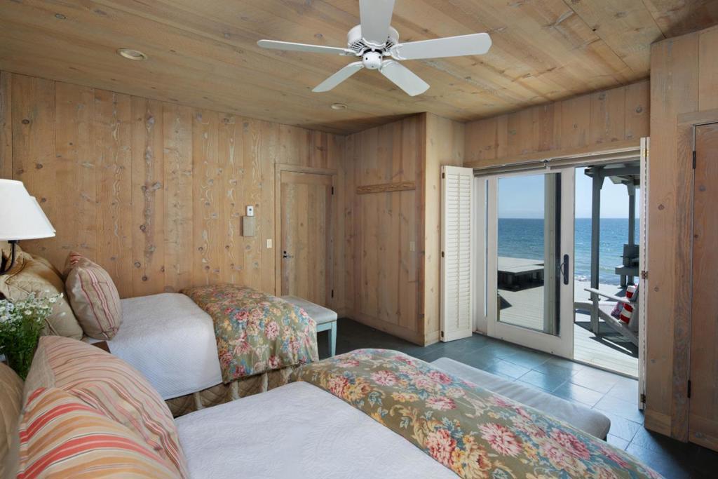 14 Potbelly Beach Road Road