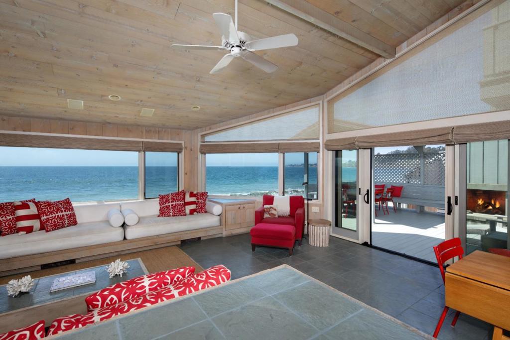 14 Potbelly Beach Road Road