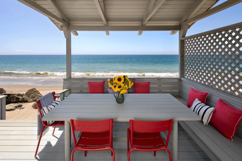 14 Potbelly Beach Road Road