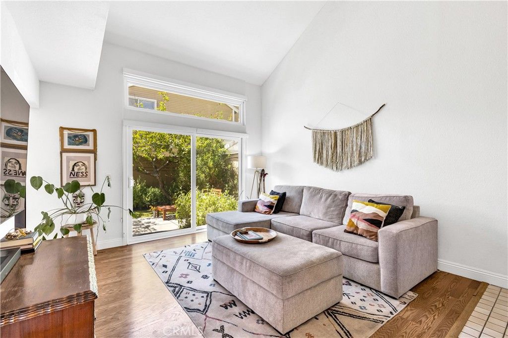 listing image 130726701293057292716