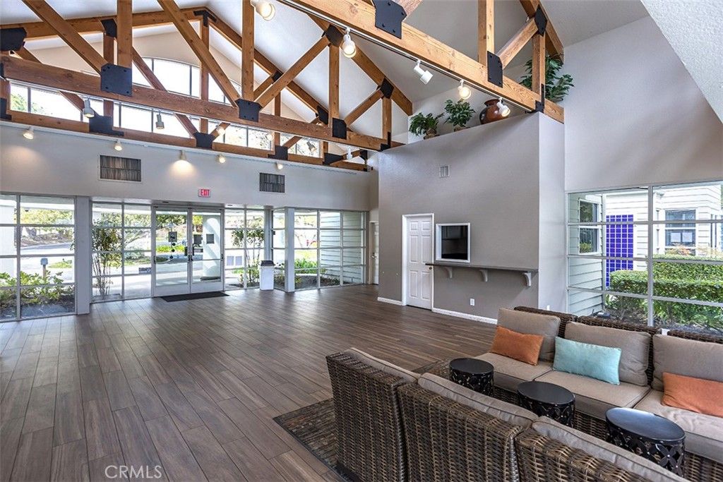 listing image 130726770211006710738