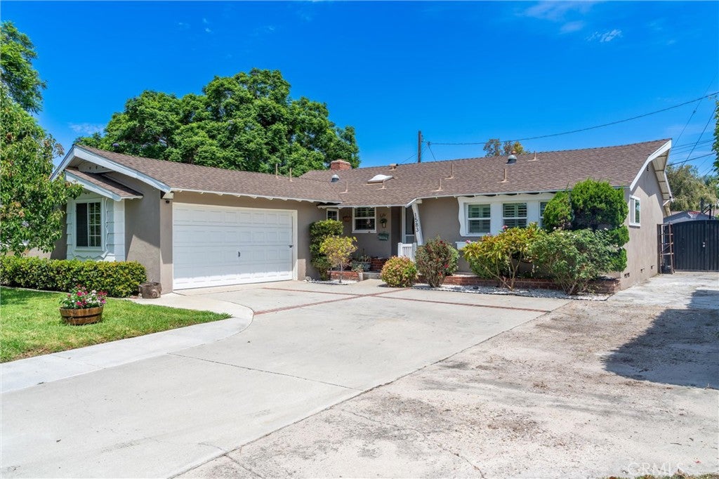 1583 W Cerritos AVE