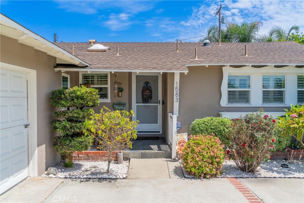 1583 W Cerritos