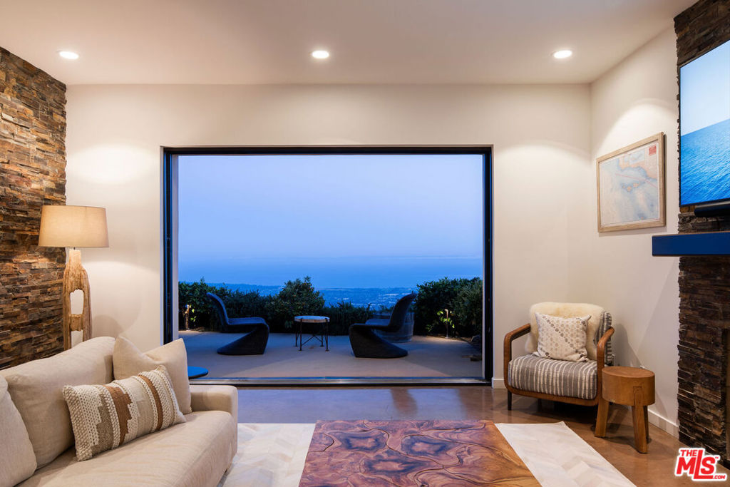 5651 W Camino Cielo