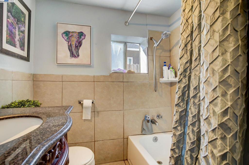 OAKLAND - Residential Income