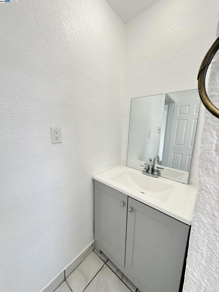 OAKLAND - Residential Income