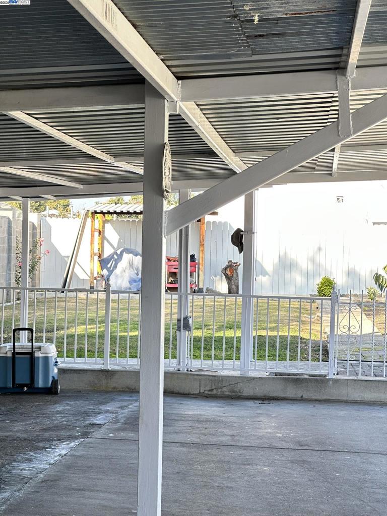 OAKLAND - Residential Income