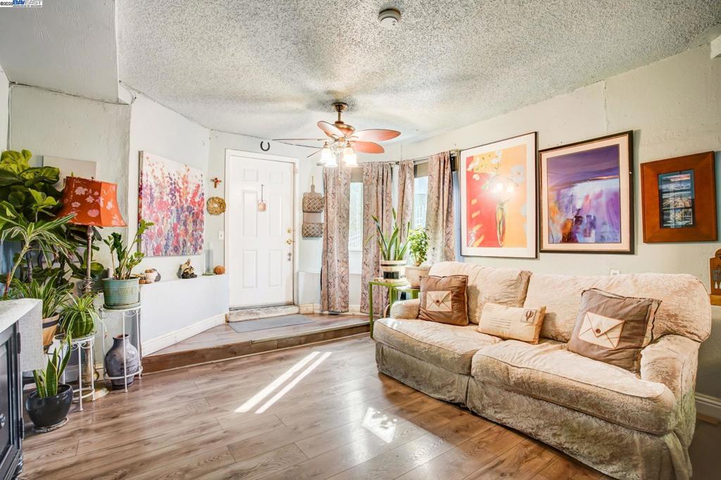 OAKLAND - Residential Income