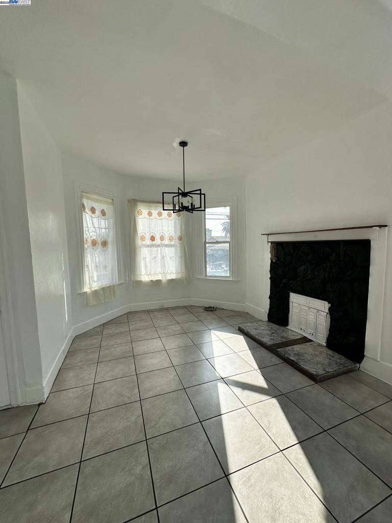 OAKLAND - Residential Income