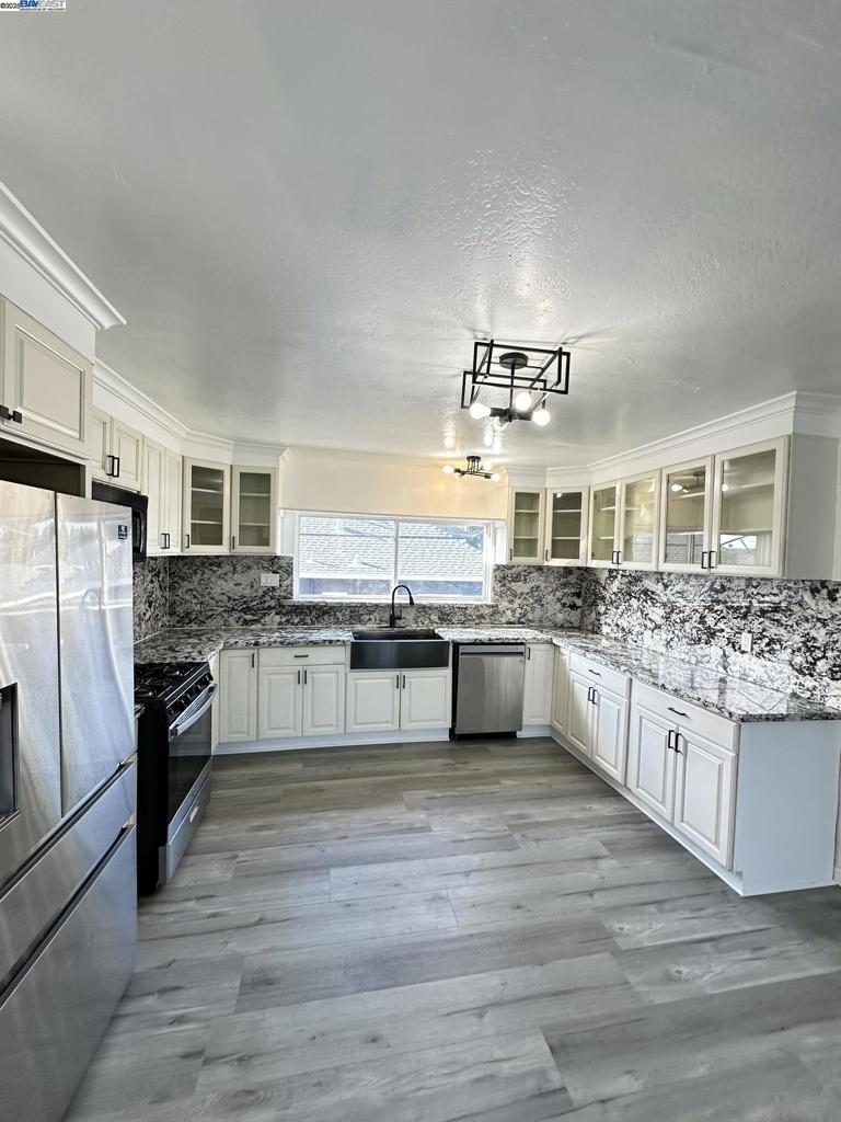 OAKLAND - Residential Income