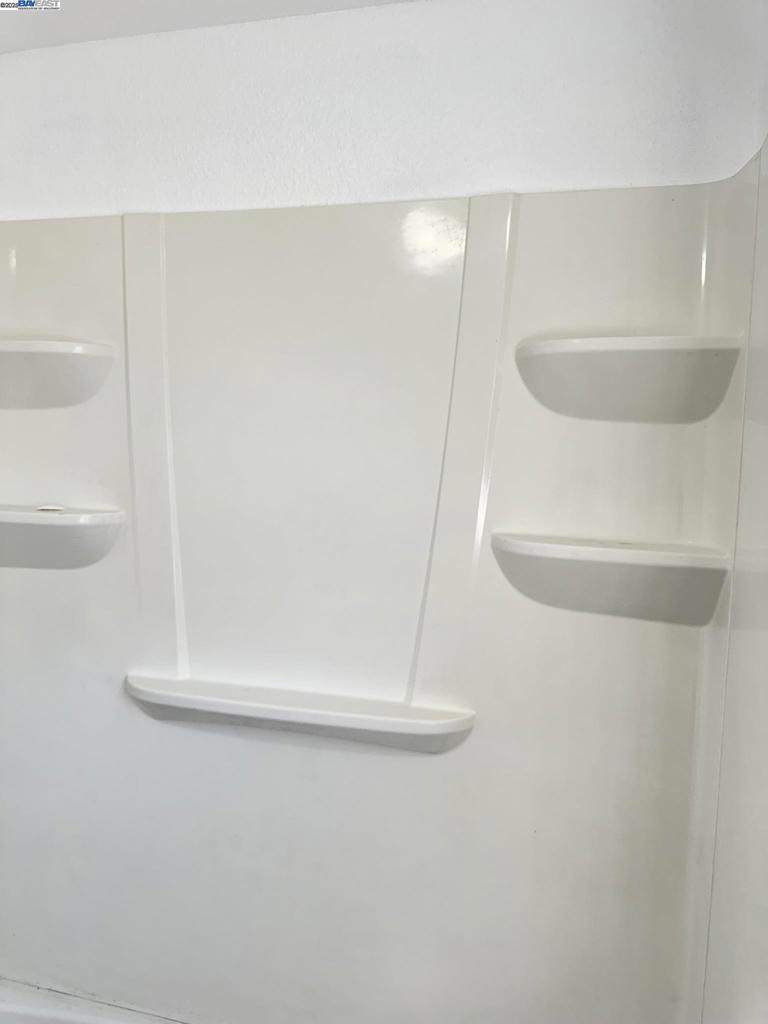 OAKLAND - Residential Income