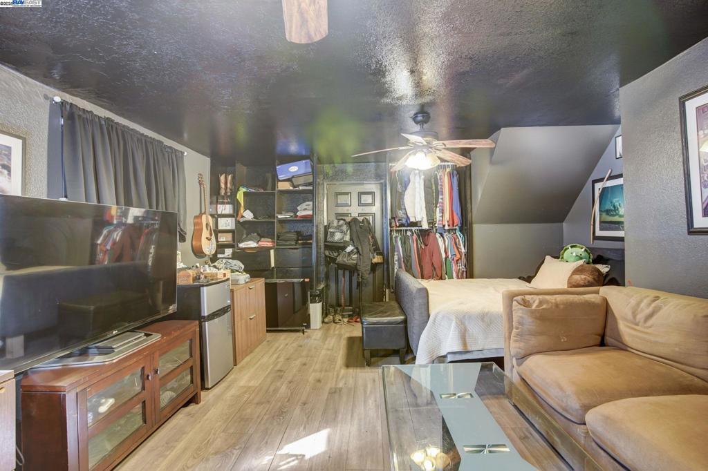 OAKLAND - Residential Income