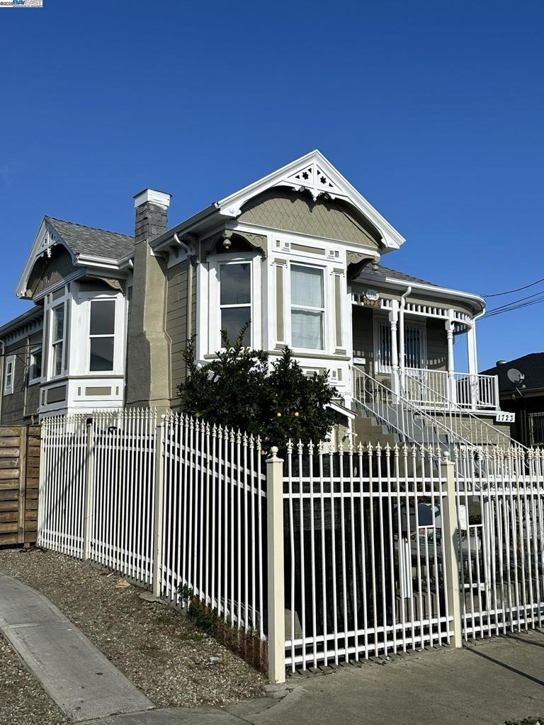 OAKLAND - Residential Income
