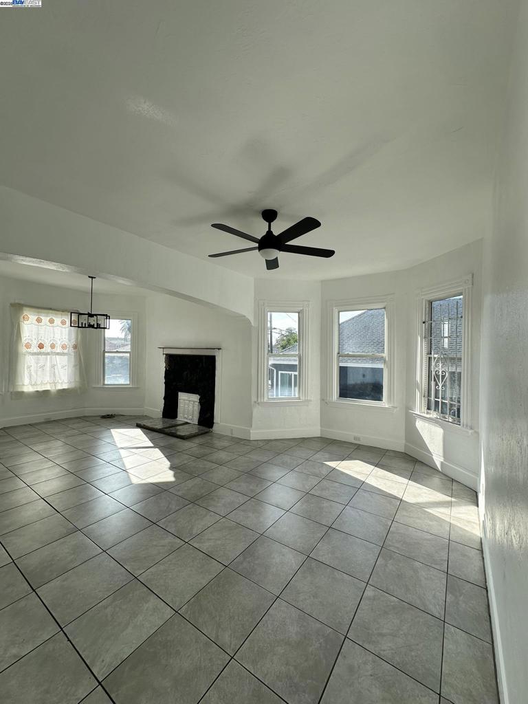 OAKLAND - Residential Income