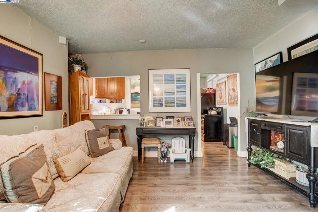 OAKLAND - Residential Income