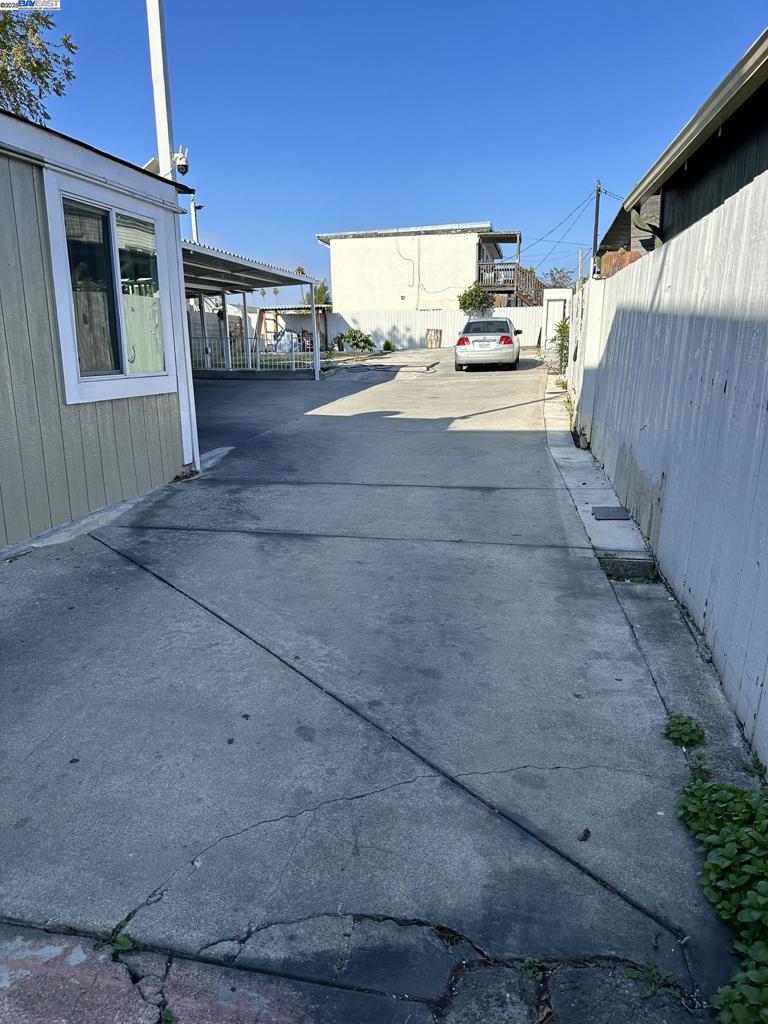 OAKLAND - Residential Income