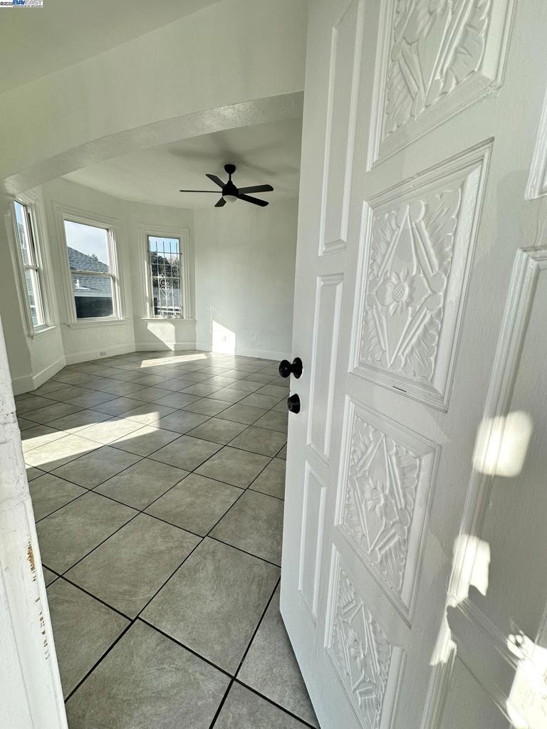 OAKLAND - Residential Income