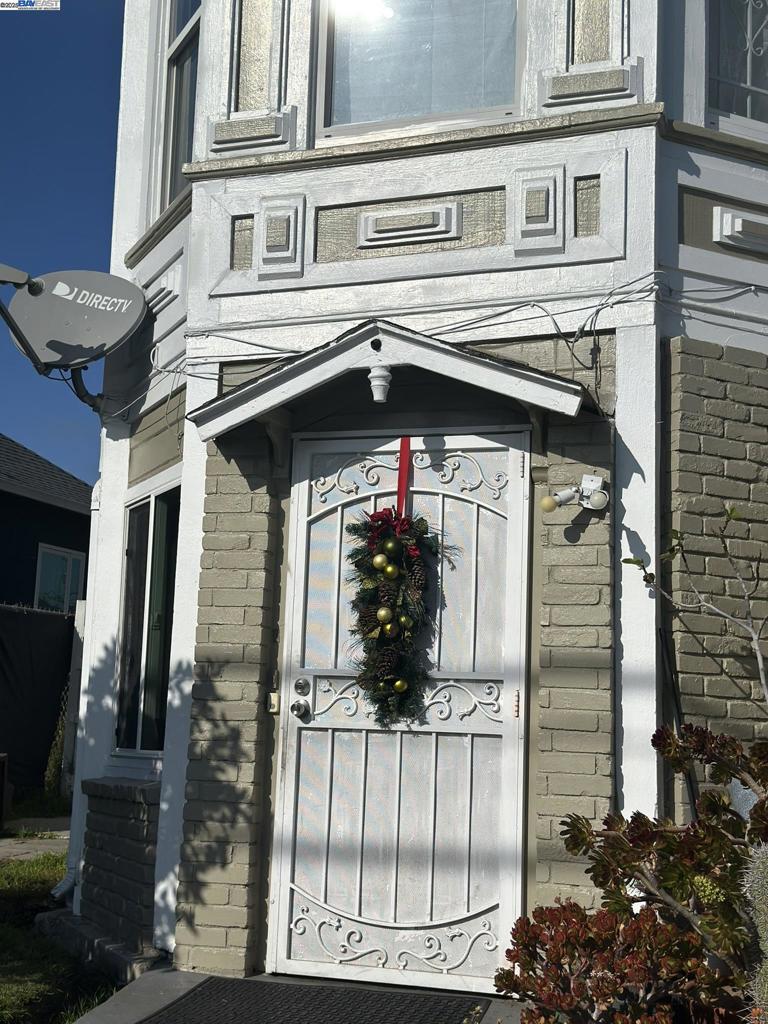 OAKLAND - Residential Income