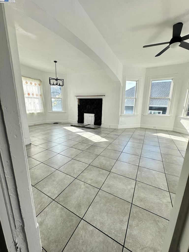 OAKLAND - Residential Income