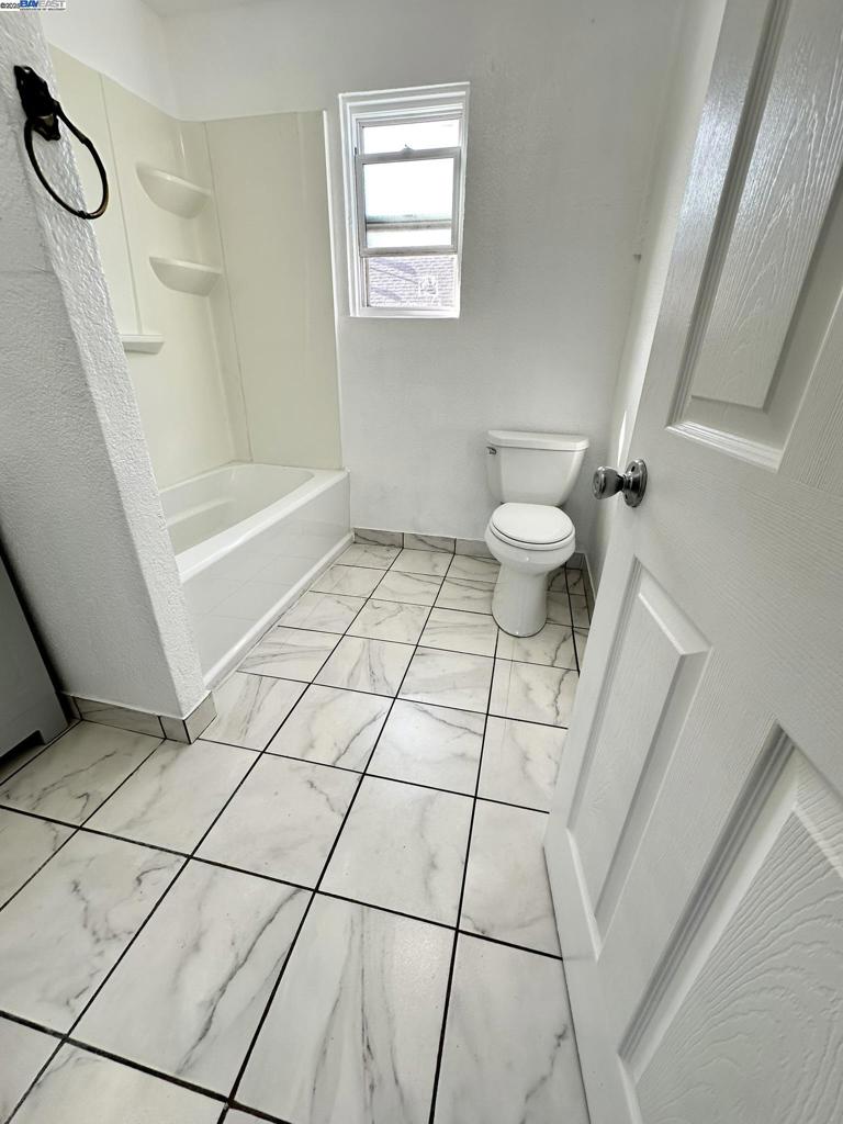 OAKLAND - Residential Income