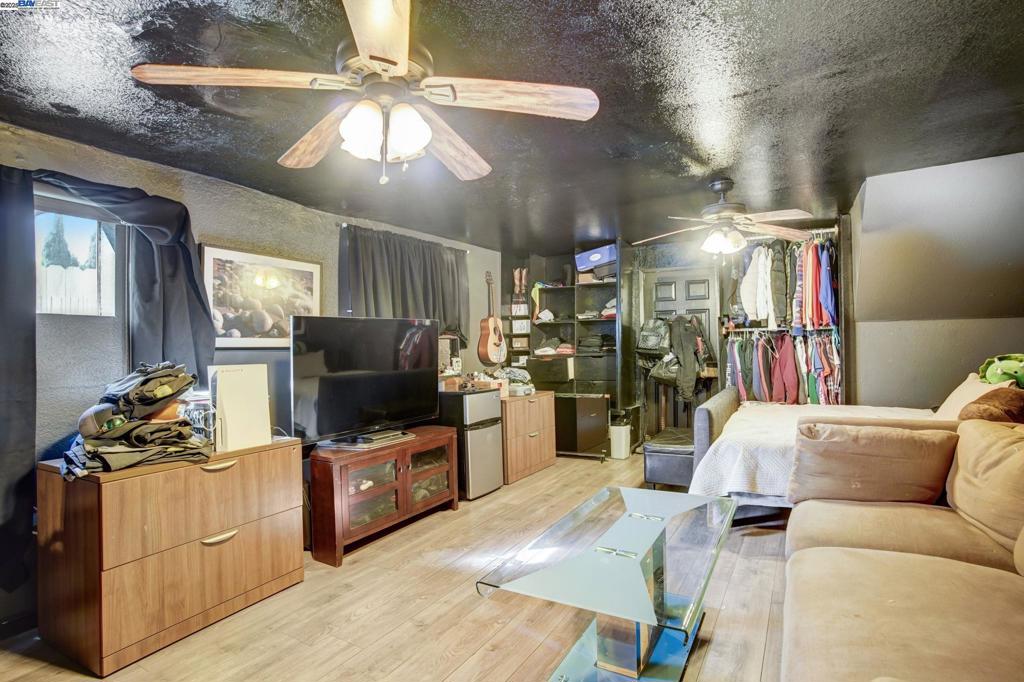 OAKLAND - Residential Income