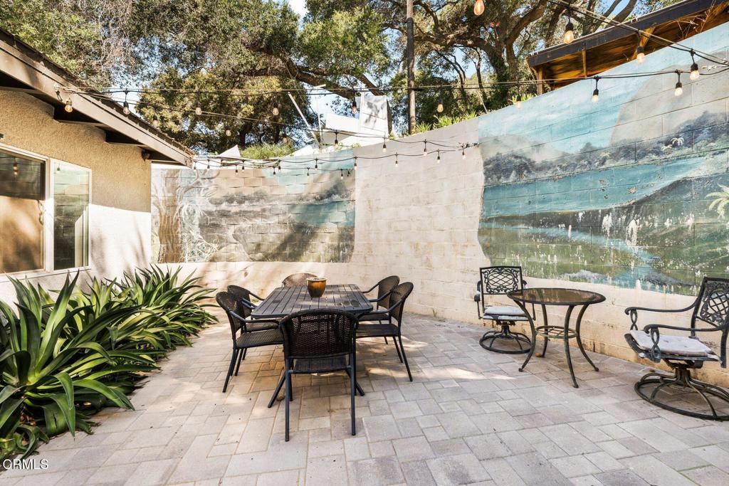 1176 N Ventura Avenue