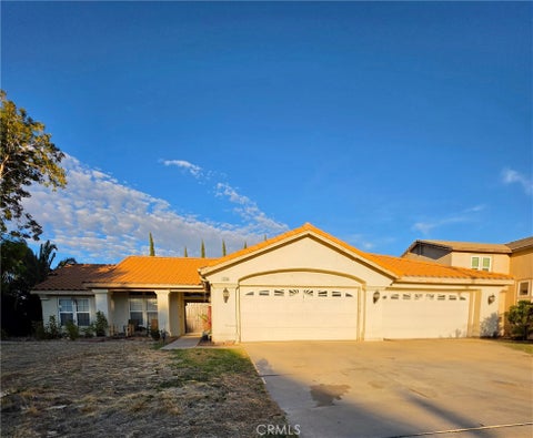 Photo of 12433 Via Posada DR, Victorville, CA 92392 (MLS # IV26187325)